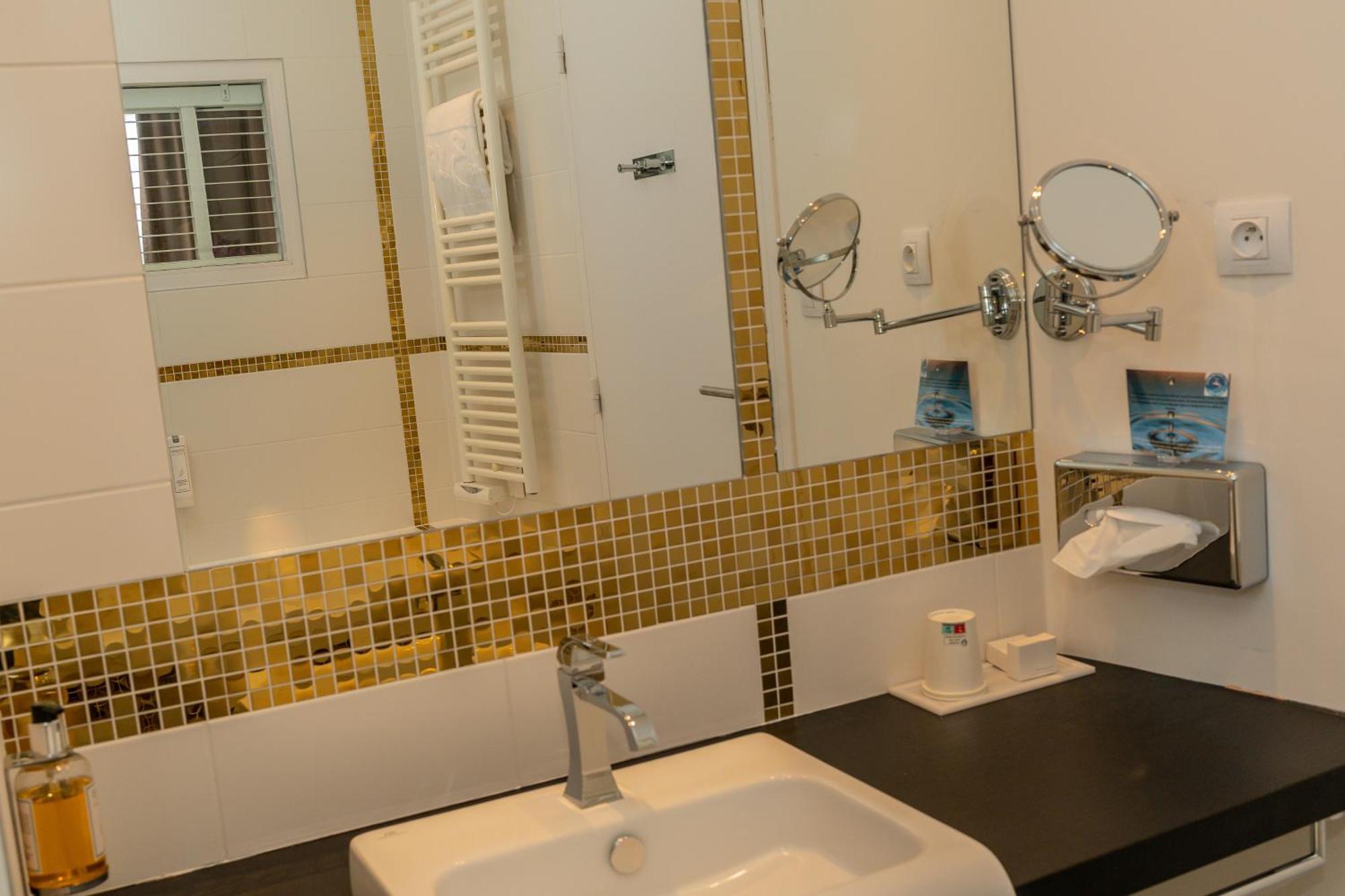 Les 3 Lieux Hotel Les Ponts-de-Cé Eksteriør billede