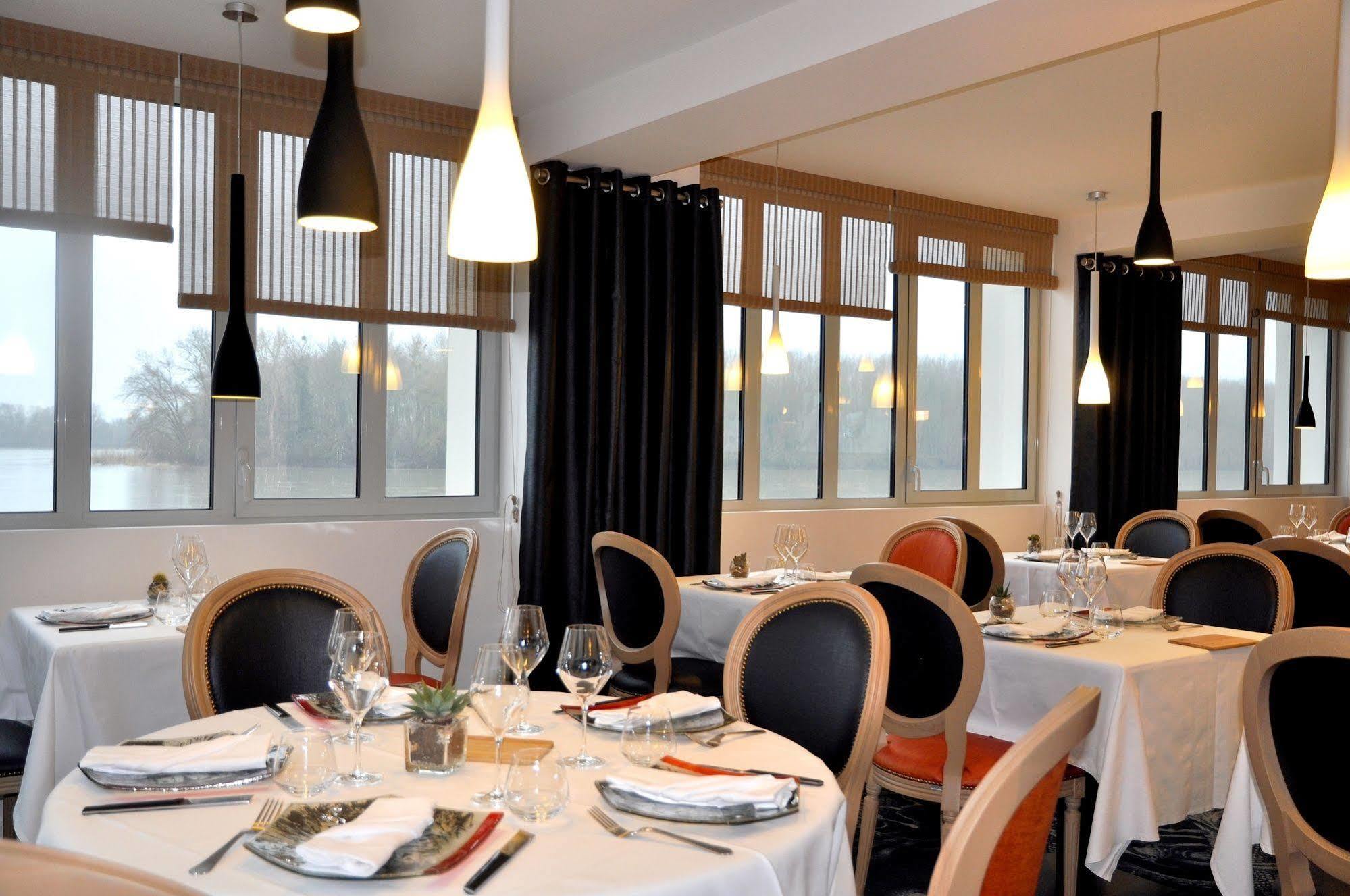Les 3 Lieux Hotel Les Ponts-de-Cé Eksteriør billede